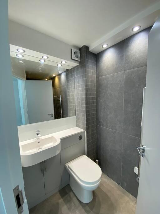 Contemporary Centre 3 Bedroom Sheffield